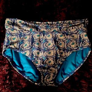 Beautiful old navy bottom with beautiful colors 1X wear high waist orvfold down